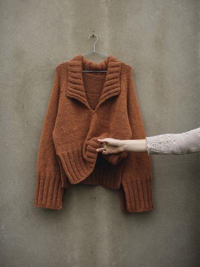 Pull Gang tricoté en raglan – Patron en V oversize en Feeling Good