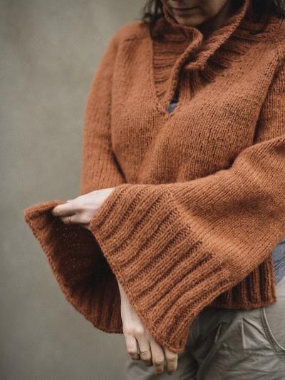 Pull Gang tricoté en raglan – Patron en V oversize en Feeling Good